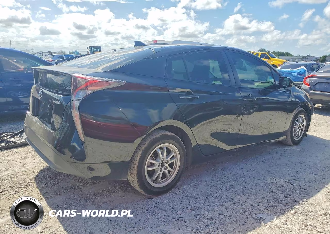 2016 Toyota Prius Four VIN:JTDKARFUXG3021645 - 3