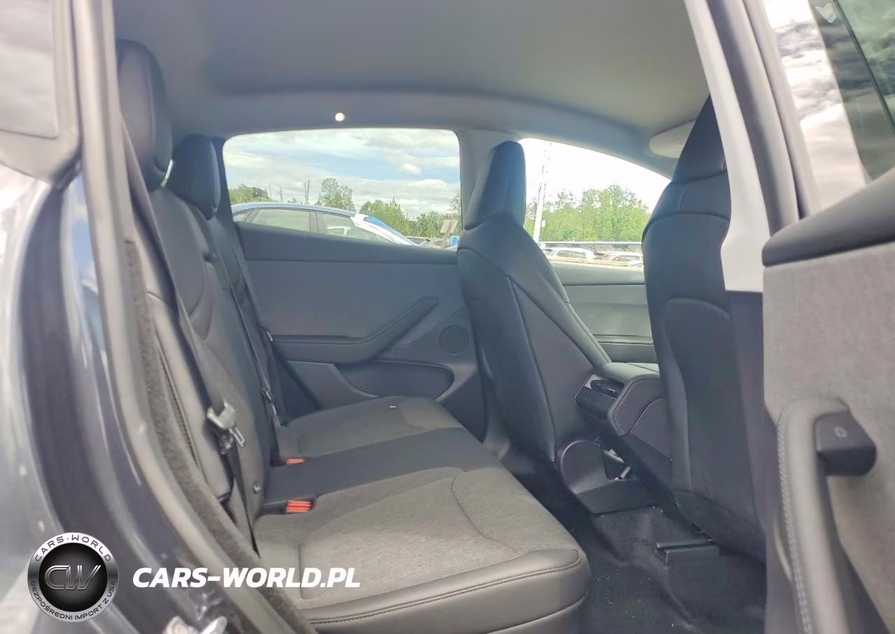 2026 Tesla Model Y VIN:7SAYGDEE9TA686264 - 11