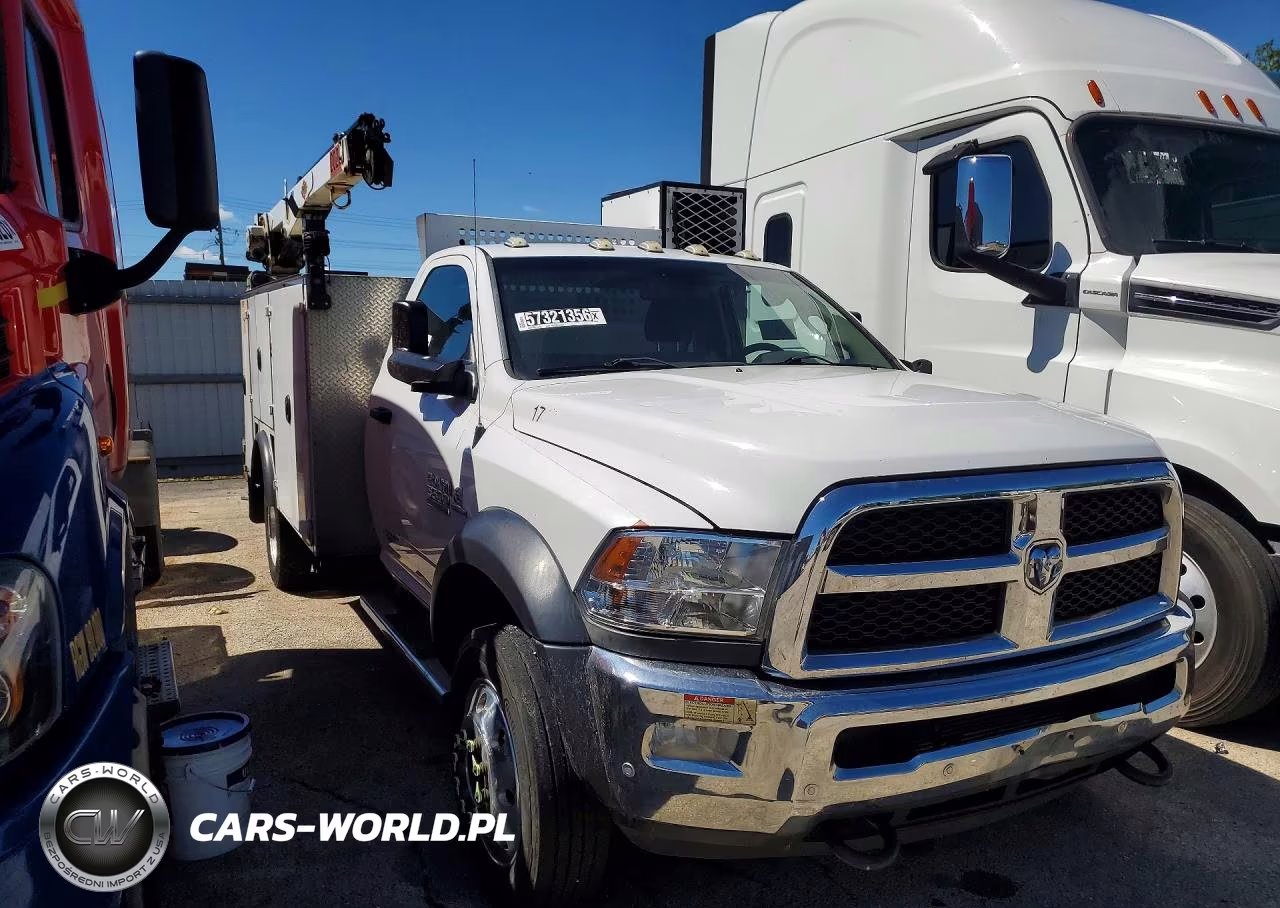 2017 Ram 5500 VIN:3C7WRMBL8HG604338 - 4
