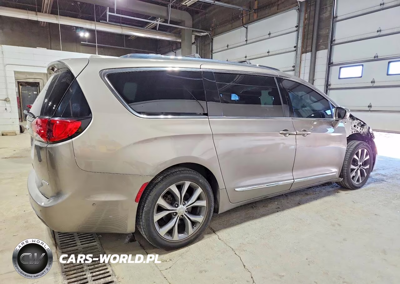 2017 Chrysler Pacifica Limited VIN:2C4RC1GG2HR727536 - 3
