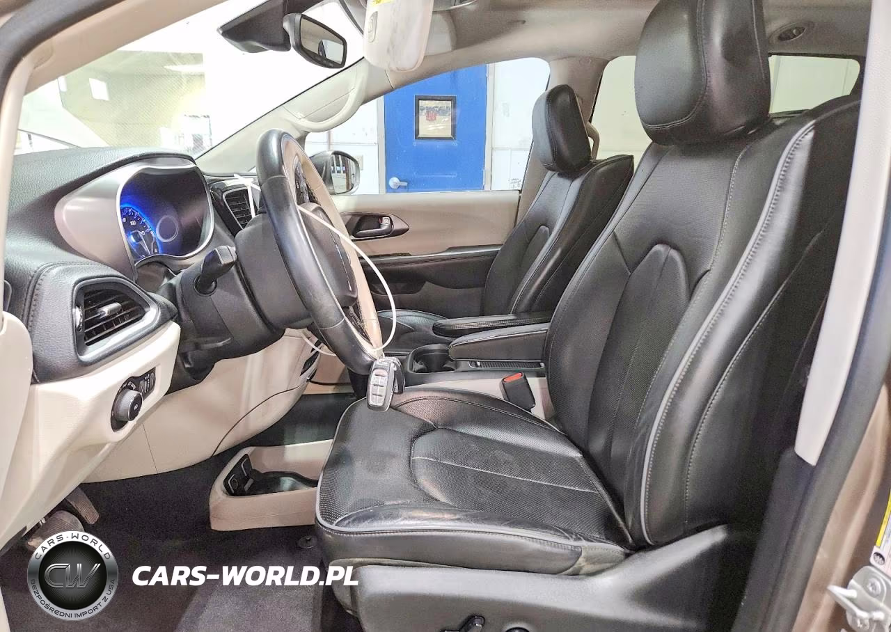 2017 Chrysler Pacifica Limited VIN:2C4RC1GG2HR727536 - 7