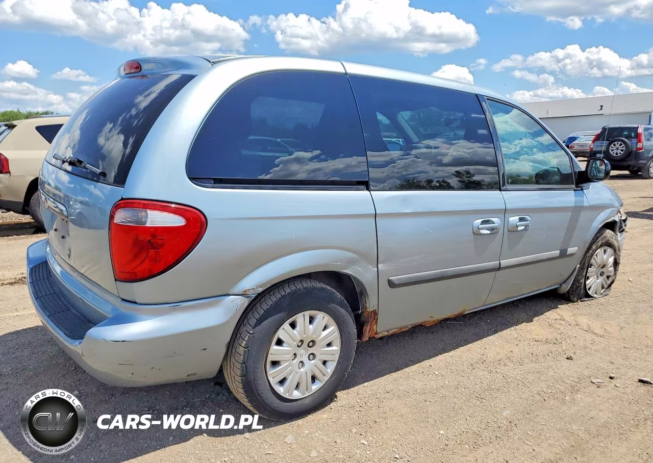 2006 Chrysler Town & Country VIN:1A4GP45R56B746024 - 3