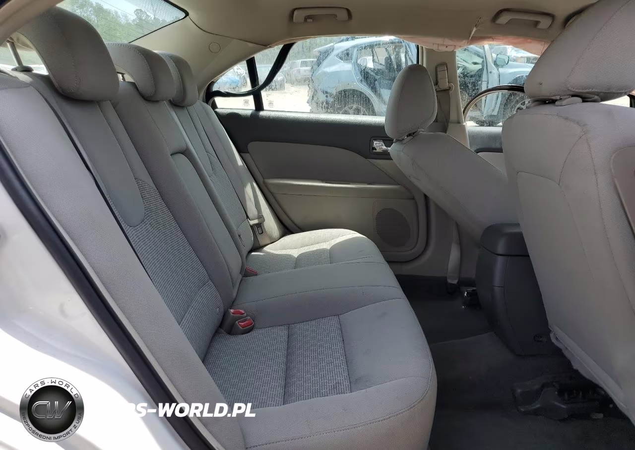 2010 Ford Fusion S VIN:3FAHP0GA5AR105508 - 10