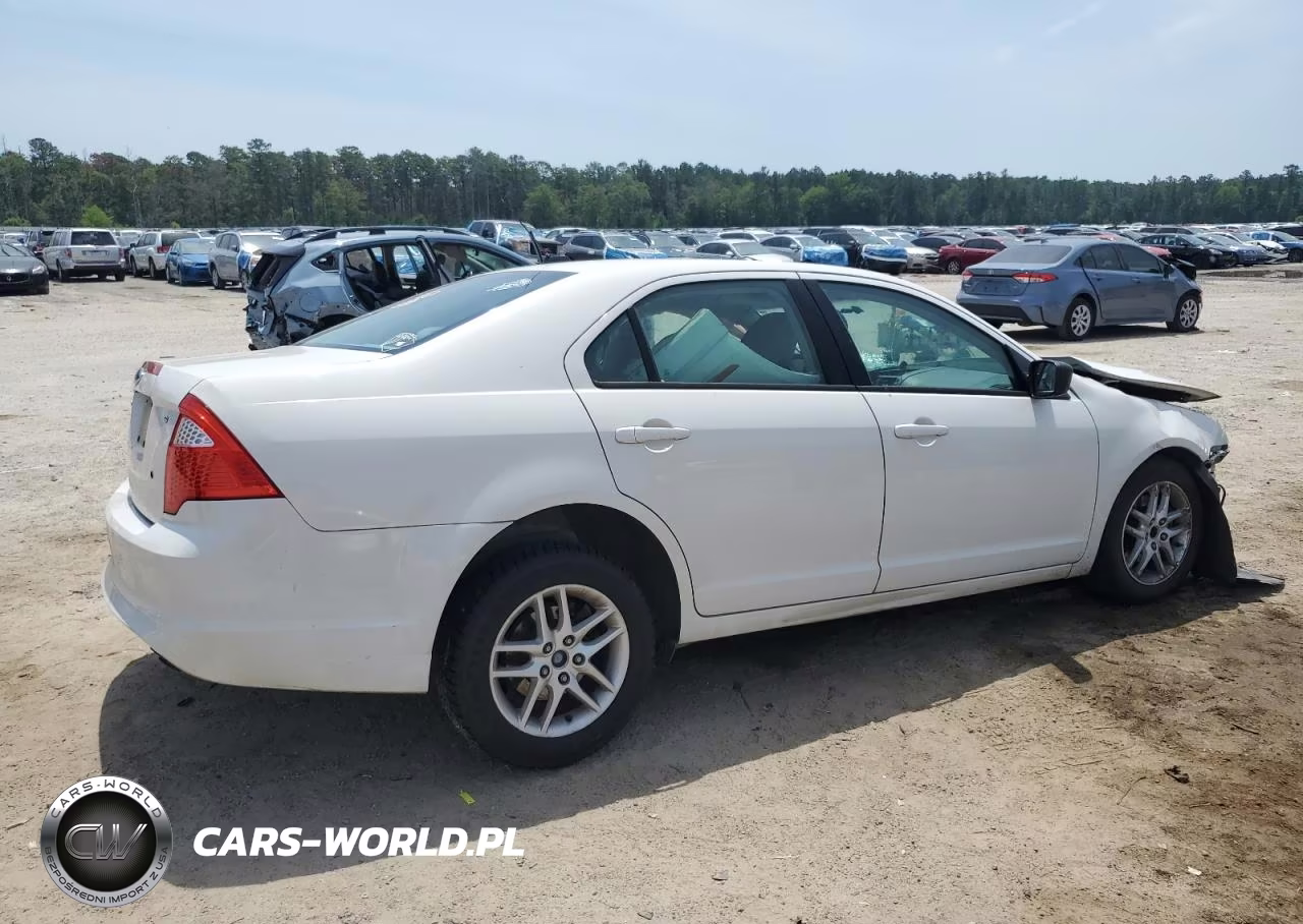 2010 Ford Fusion S VIN:3FAHP0GA5AR105508 - 3