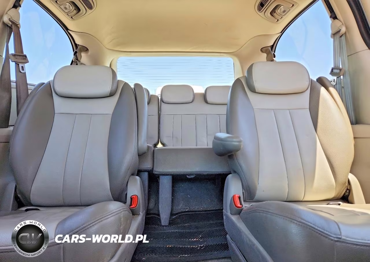 2005 Chrysler Town & Country Touring VIN:2C4GP54L15R392317 - 10