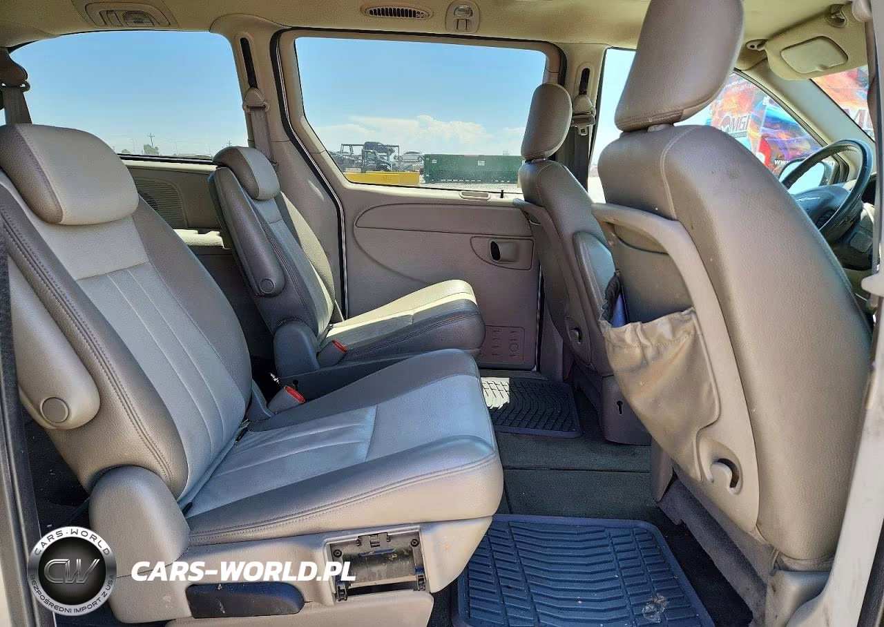 2005 Chrysler Town & Country Touring VIN:2C4GP54L15R392317 - 11