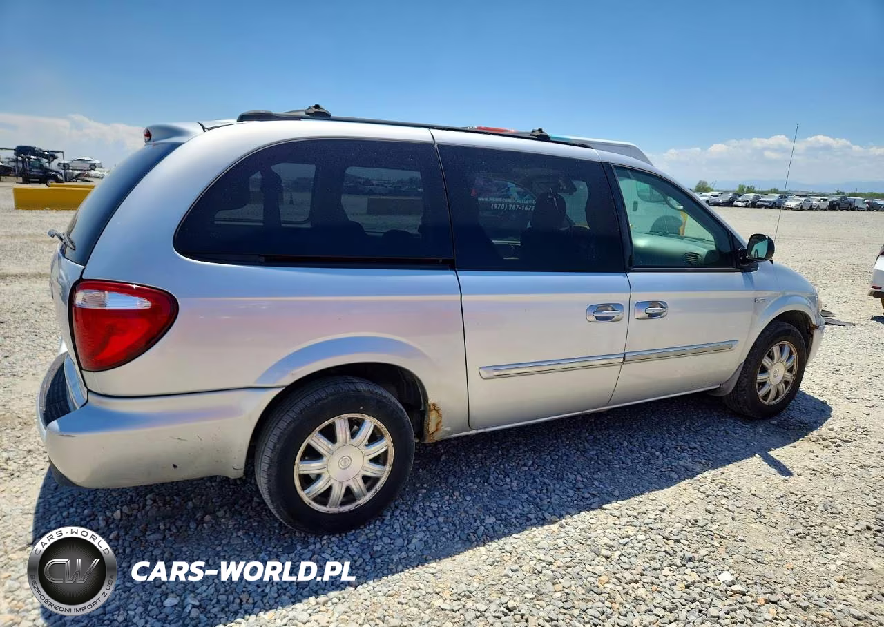 2005 Chrysler Town & Country Touring VIN:2C4GP54L15R392317 - 3