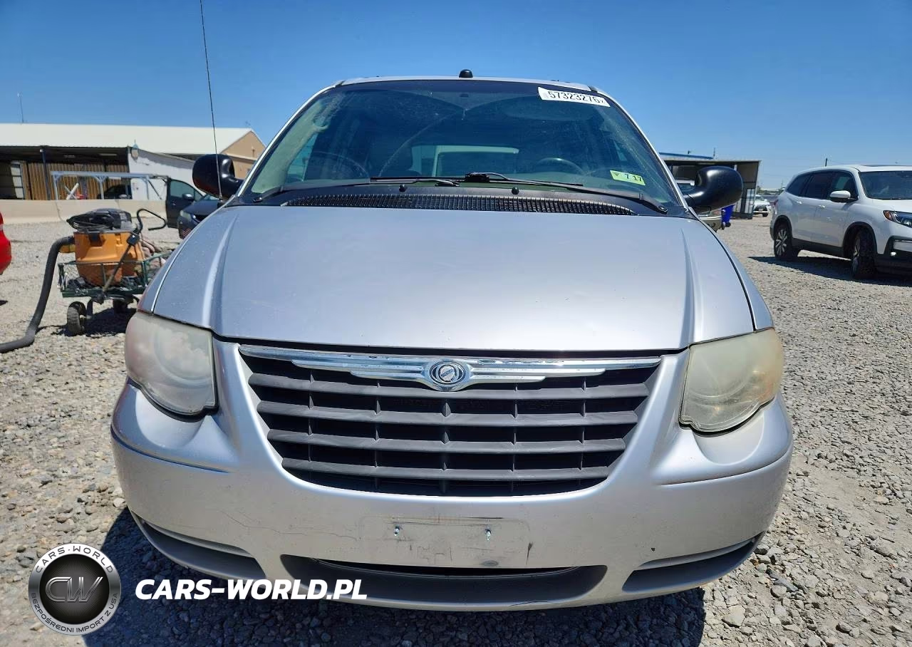 2005 Chrysler Town & Country Touring VIN:2C4GP54L15R392317 - 5