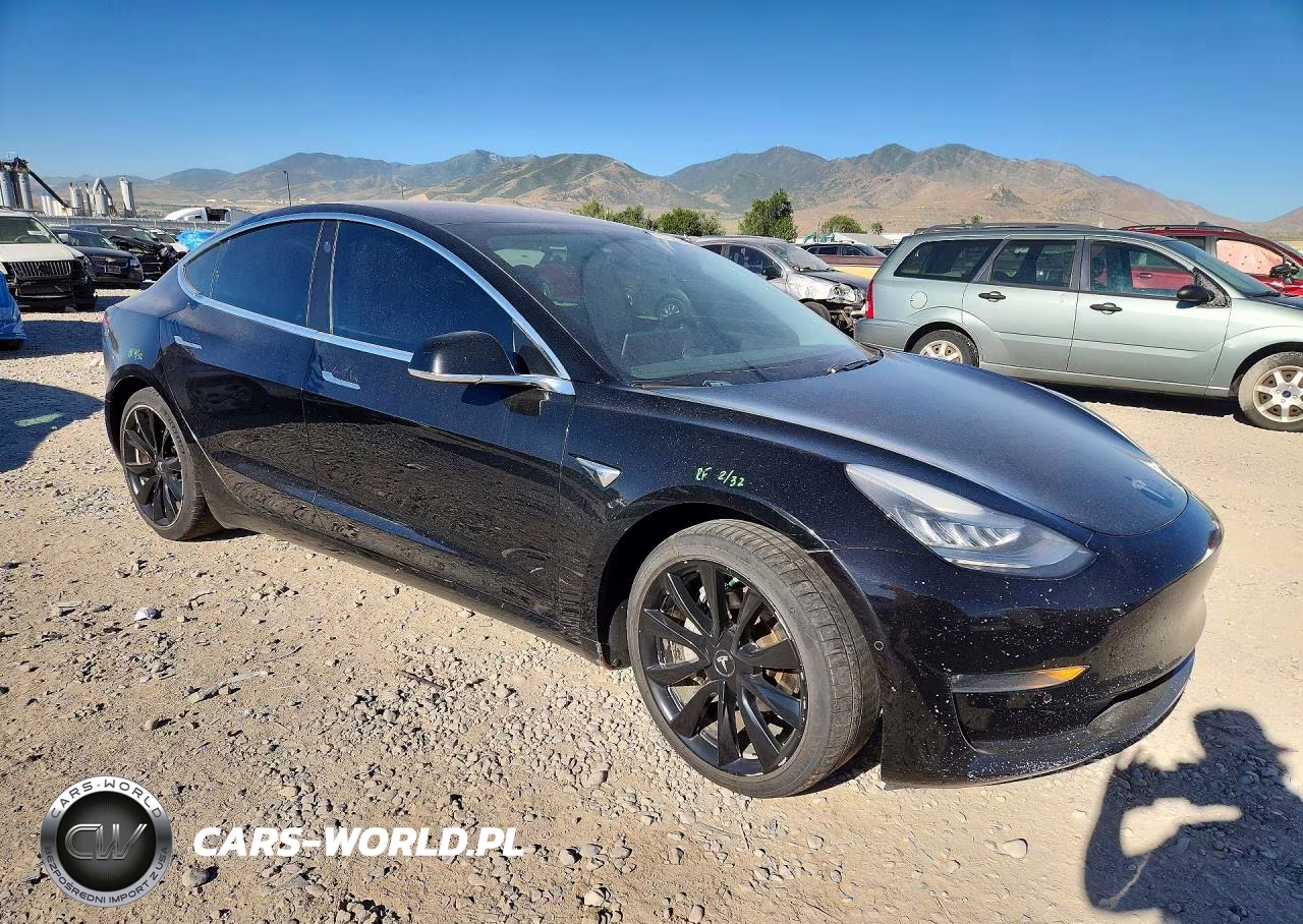 2018 Tesla Model 3 VIN:5YJ3E1EB3JF115709 - 4