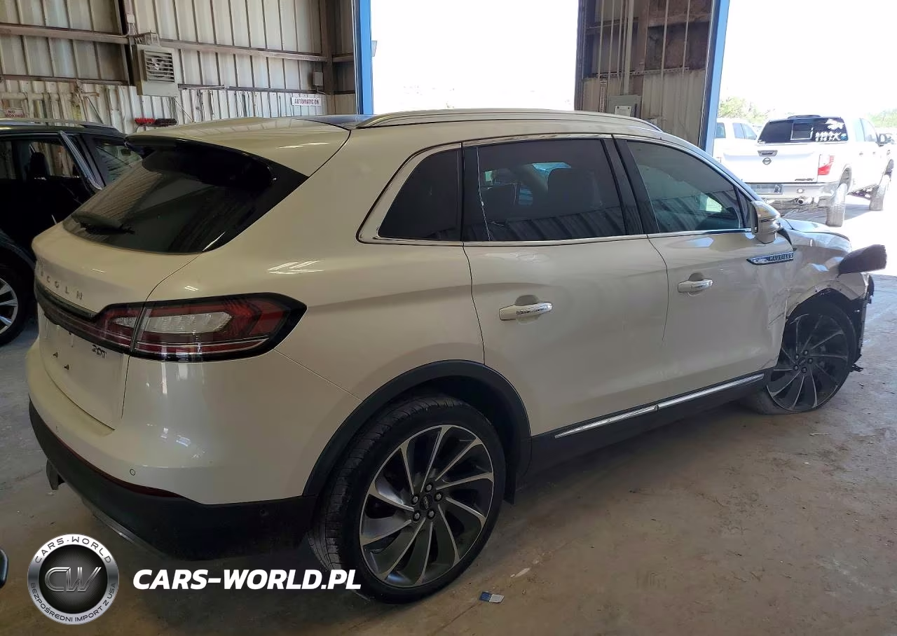 2019 Lincoln Nautilus Reserve VIN:2LMPJ6L9XKBL23191 - 3