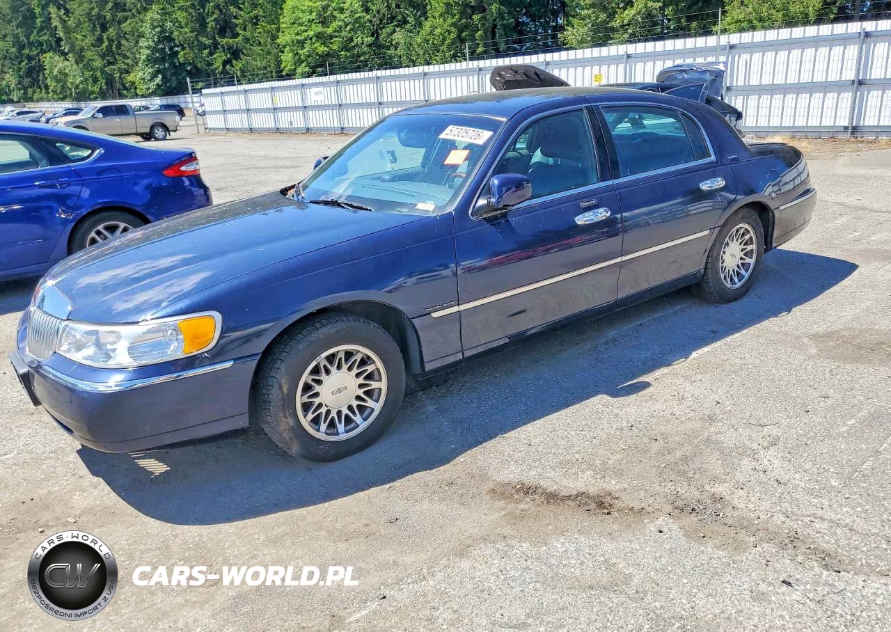2001 Lincoln Town Car Signature