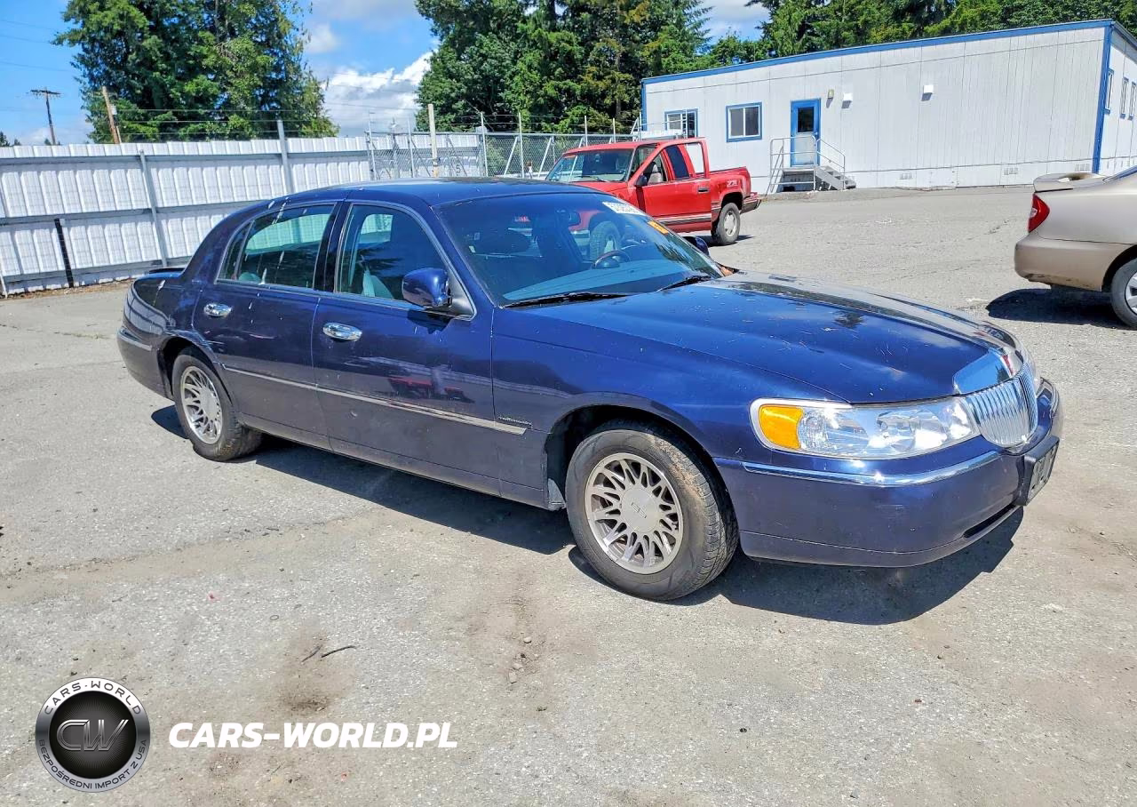 2001 Lincoln Town Car Signature VIN:1LNHM82W51Y612622 - 4