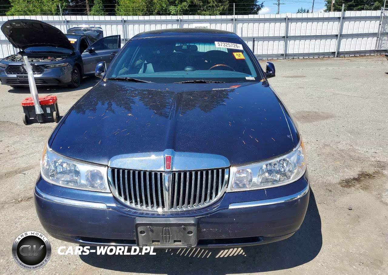 2001 Lincoln Town Car Signature VIN:1LNHM82W51Y612622 - 5