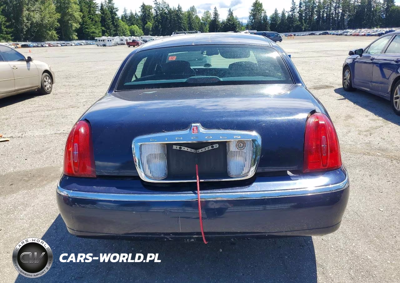 2001 Lincoln Town Car Signature VIN:1LNHM82W51Y612622 - 6
