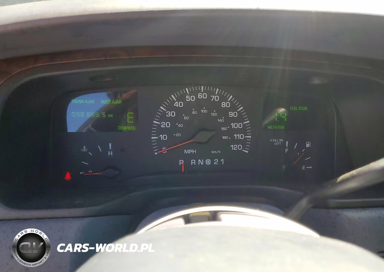 2001 Lincoln Town Car Signature VIN:1LNHM82W51Y612622 - 9