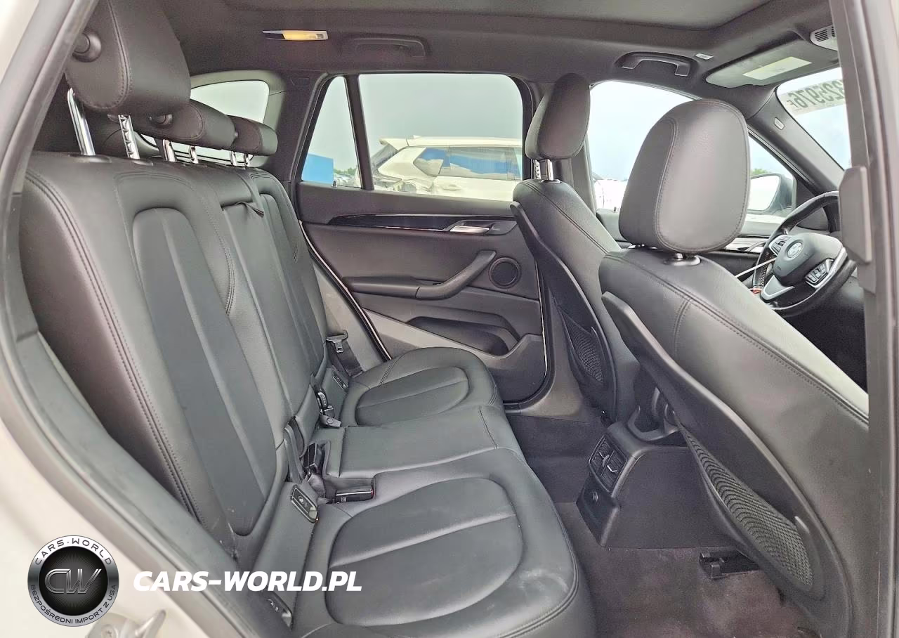 2018 BMW X1 xDrive28I VIN:WBXHT3C32J5K31622 - 11