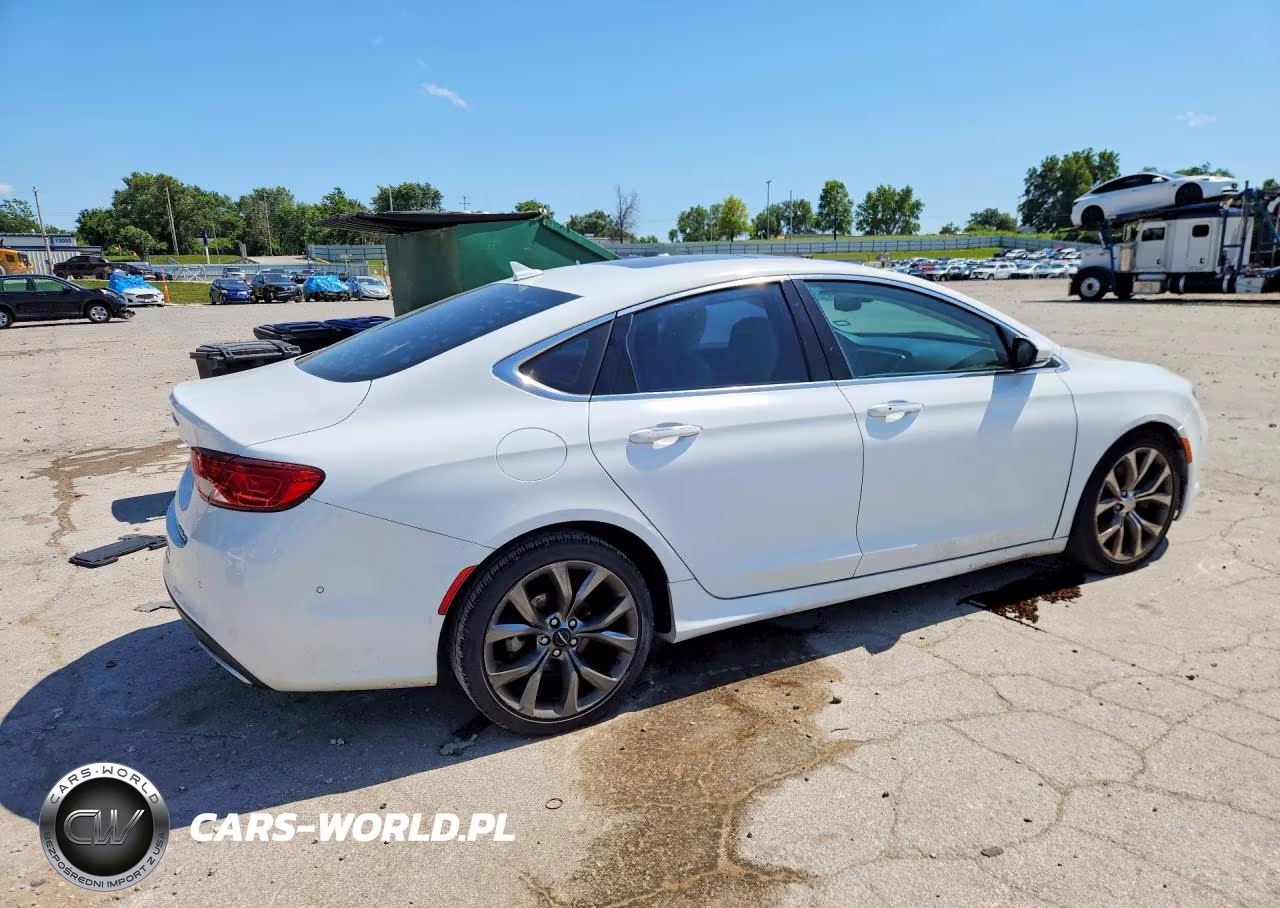 2015 Chrysler 200 C VIN:1C3CCCCG7FN661569 - 3