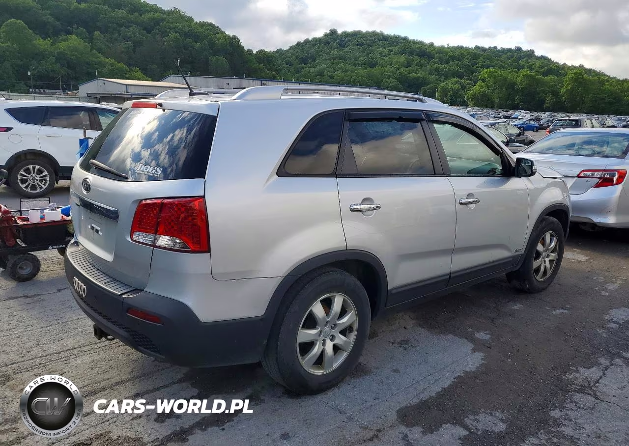 2013 Kia Sorento Lx VIN:5XYKTCA64DG343057 - 3