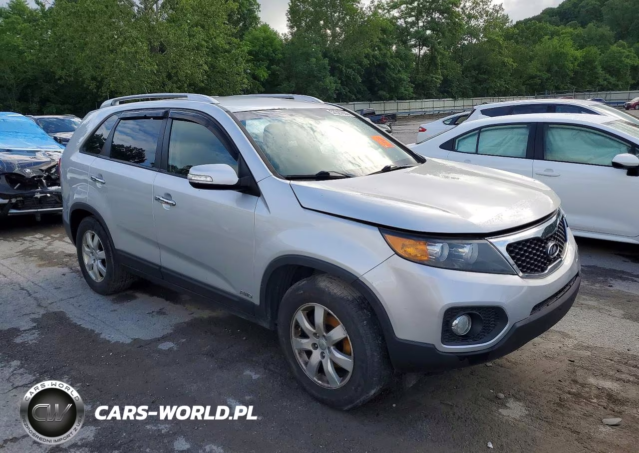 2013 Kia Sorento Lx VIN:5XYKTCA64DG343057 - 4