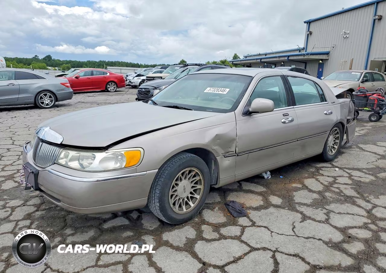 2002 Lincoln Town Car