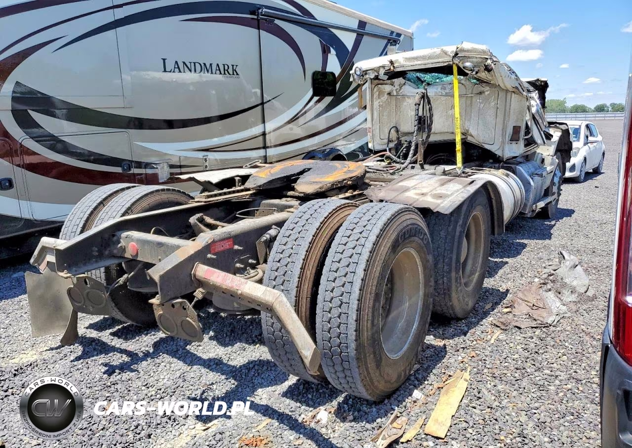 2015 Western Star 4700 Semi Truck VIN:5KJJAVDV9FLFZ8011 - 4