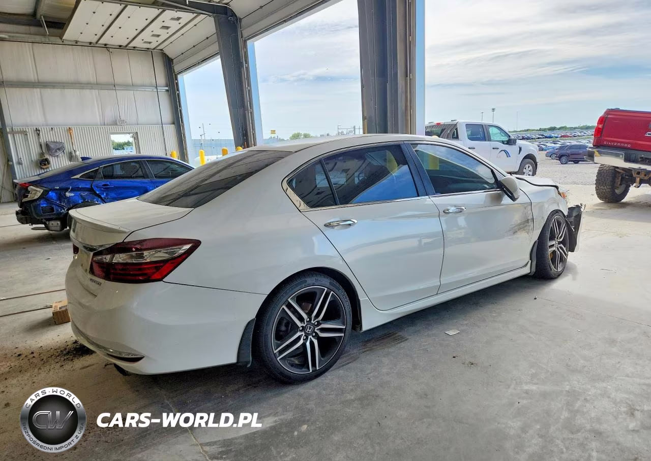 2017 Honda Accord Sport VIN:1HGCR2F52HA300115 - 3