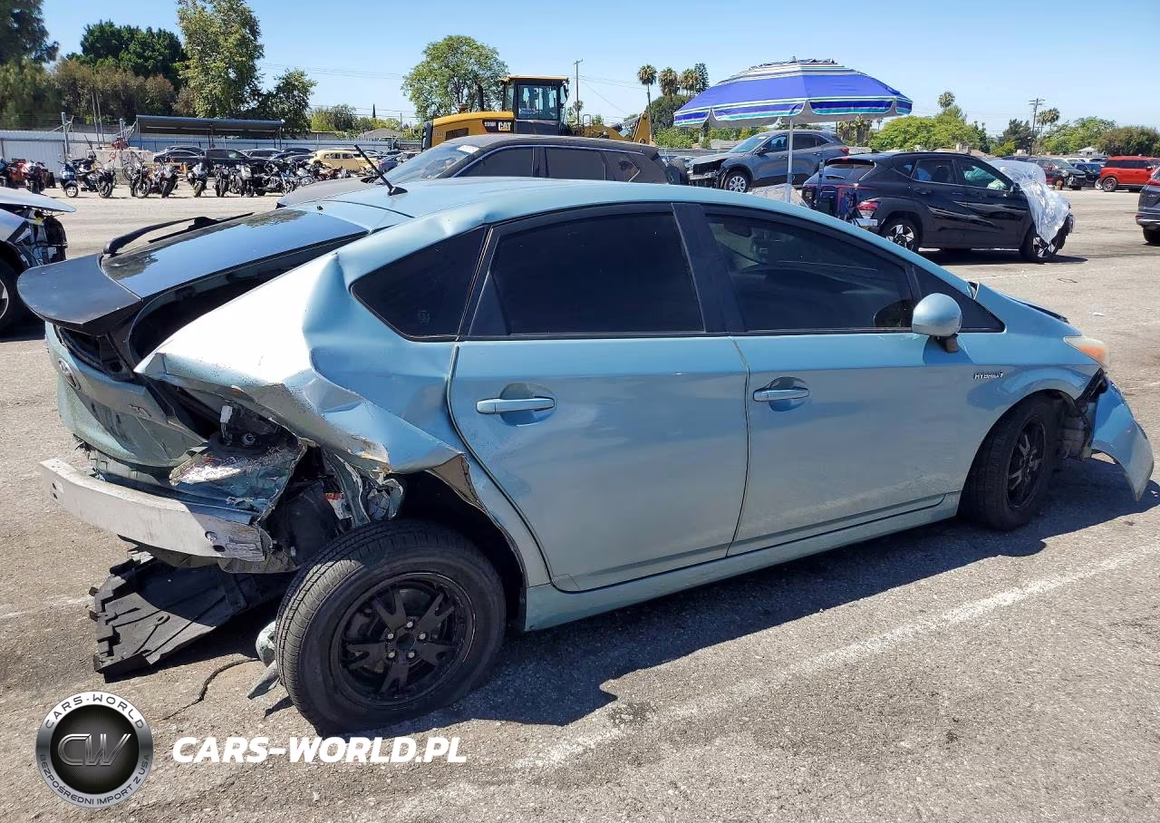 2013 Toyota Prius Two VIN:JTDKN3DU8D1702298 - 3
