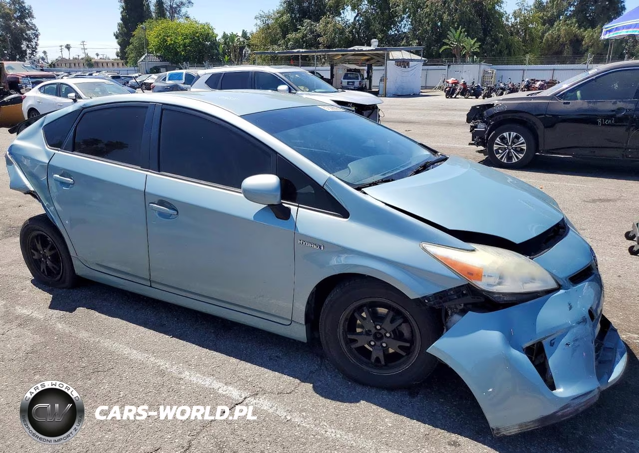2013 Toyota Prius Two VIN:JTDKN3DU8D1702298 - 4