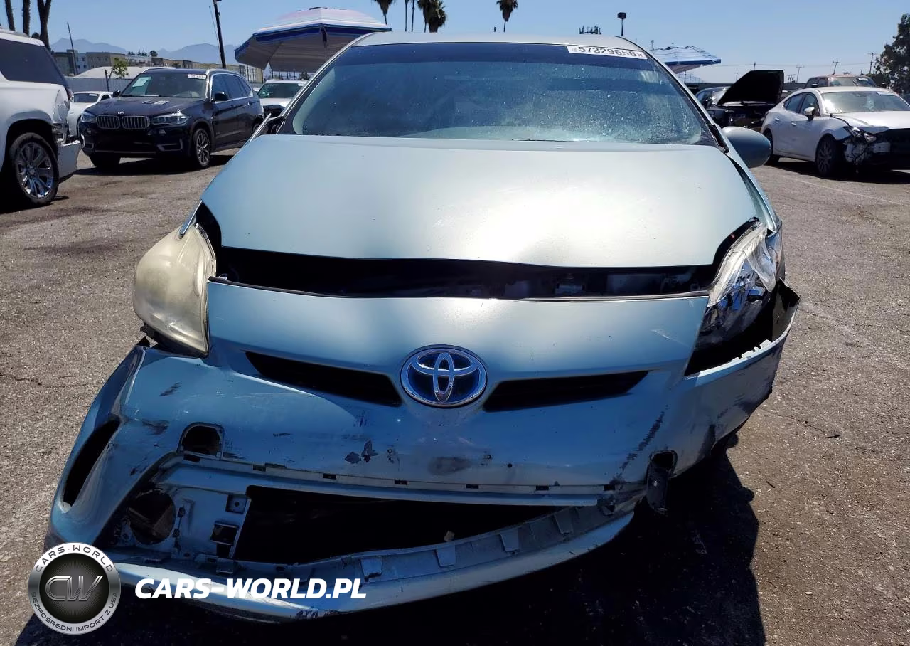 2013 Toyota Prius Two VIN:JTDKN3DU8D1702298 - 5