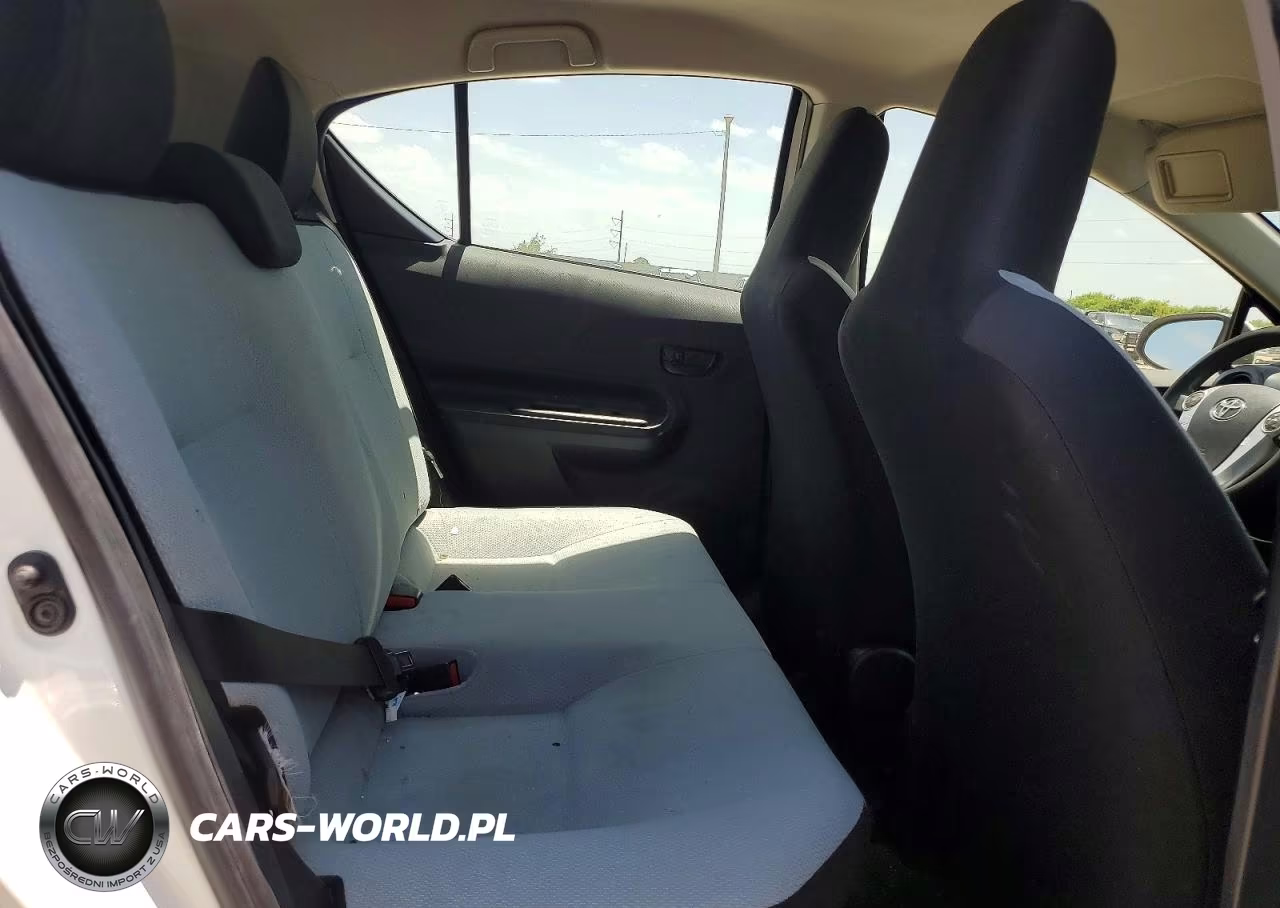 2015 Toyota Prius C One VIN:JTDKDTB3XF1102608 - 10