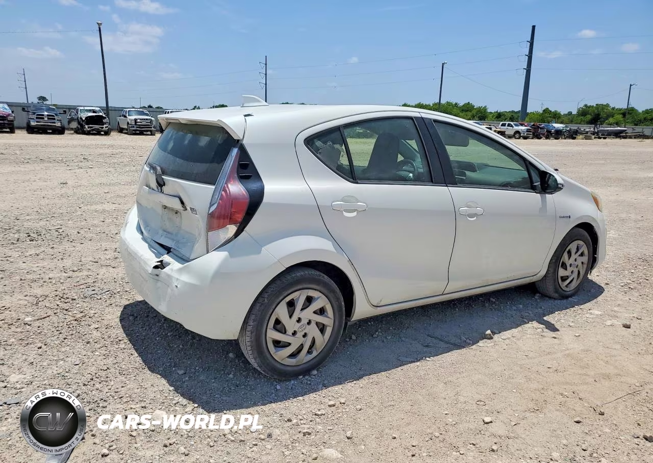 2015 Toyota Prius C One VIN:JTDKDTB3XF1102608 - 3