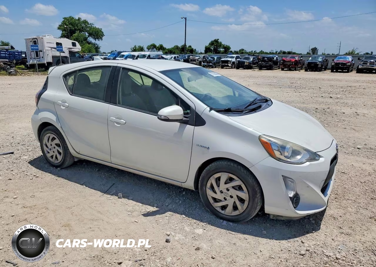 2015 Toyota Prius C One VIN:JTDKDTB3XF1102608 - 4