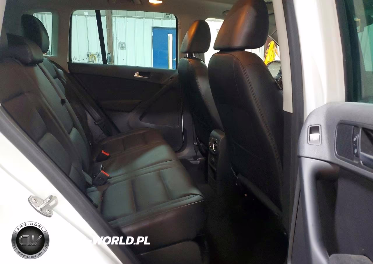 2017 Volkswagen Tiguan Sport VIN:WVGUV7AX7HK022516 - 11