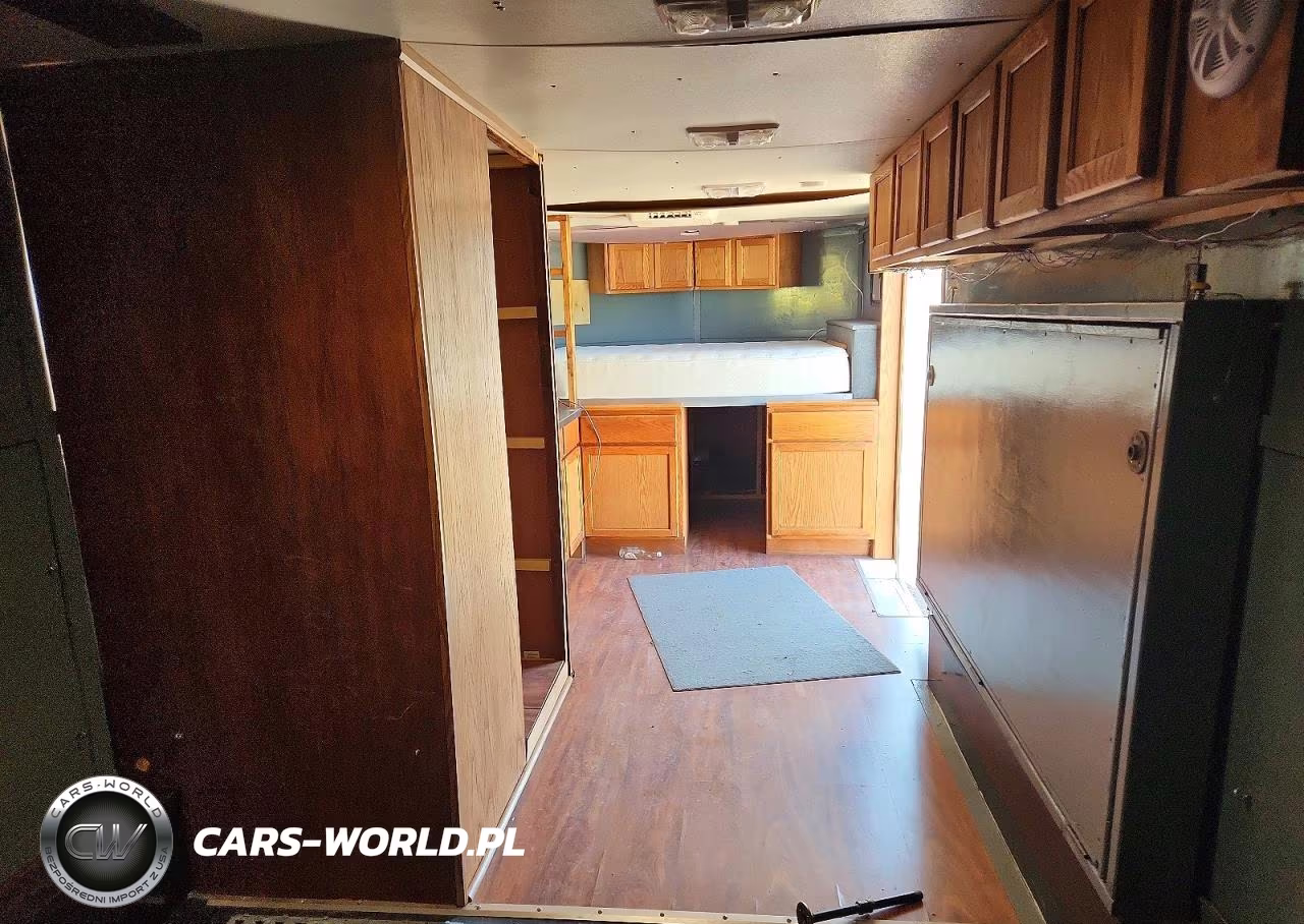 2018 Lark United Vt8.5X24Ta Camper VIN:5RTBE2437JD062790 - 5