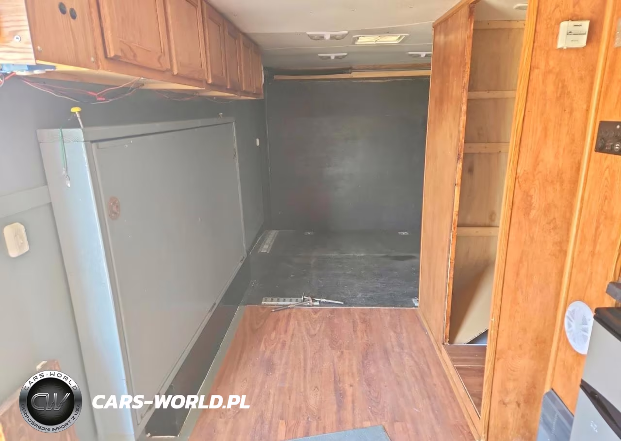 2018 Lark United Vt8.5X24Ta Camper VIN:5RTBE2437JD062790 - 6