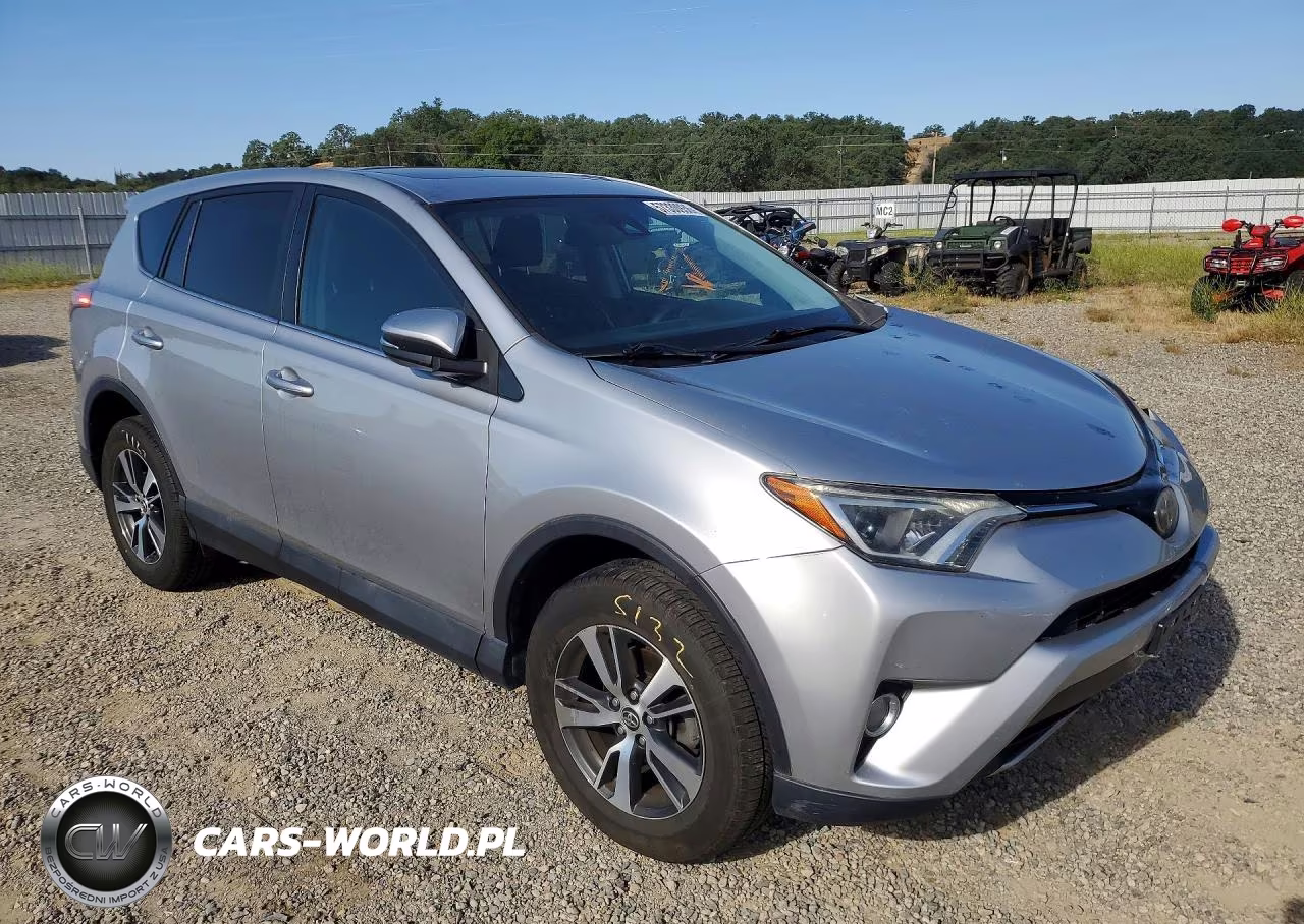 2018 Toyota Rav4 Xle VIN:2T3RFREV7JW816330 - 4