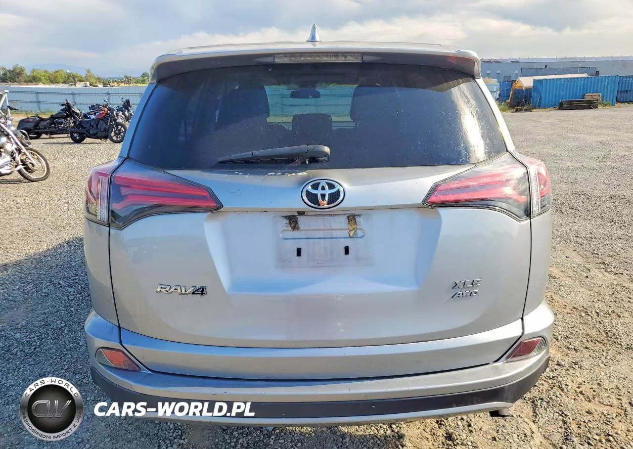 2018 Toyota Rav4 Xle VIN:2T3RFREV7JW816330 - 6