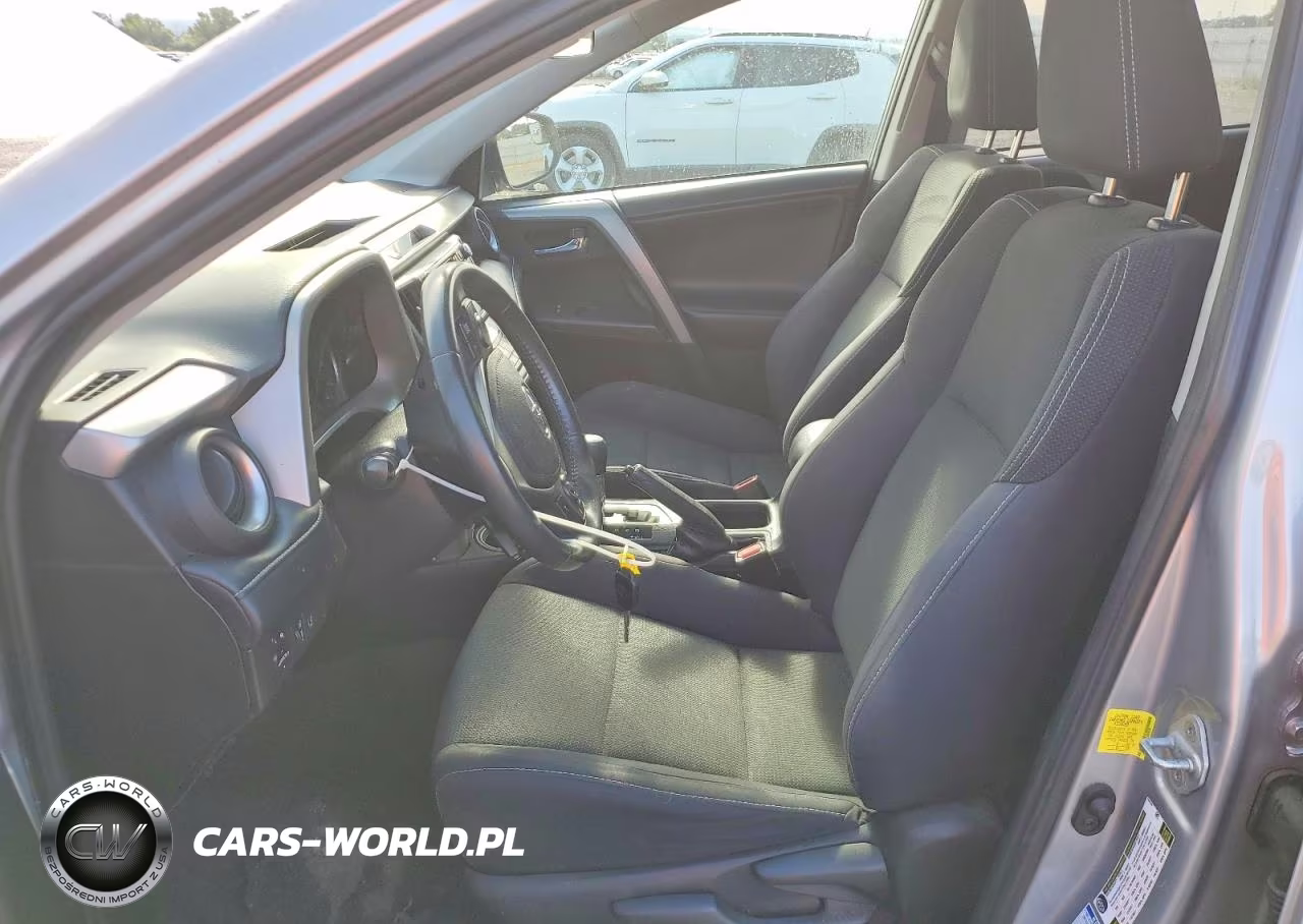 2018 Toyota Rav4 Xle VIN:2T3RFREV7JW816330 - 7
