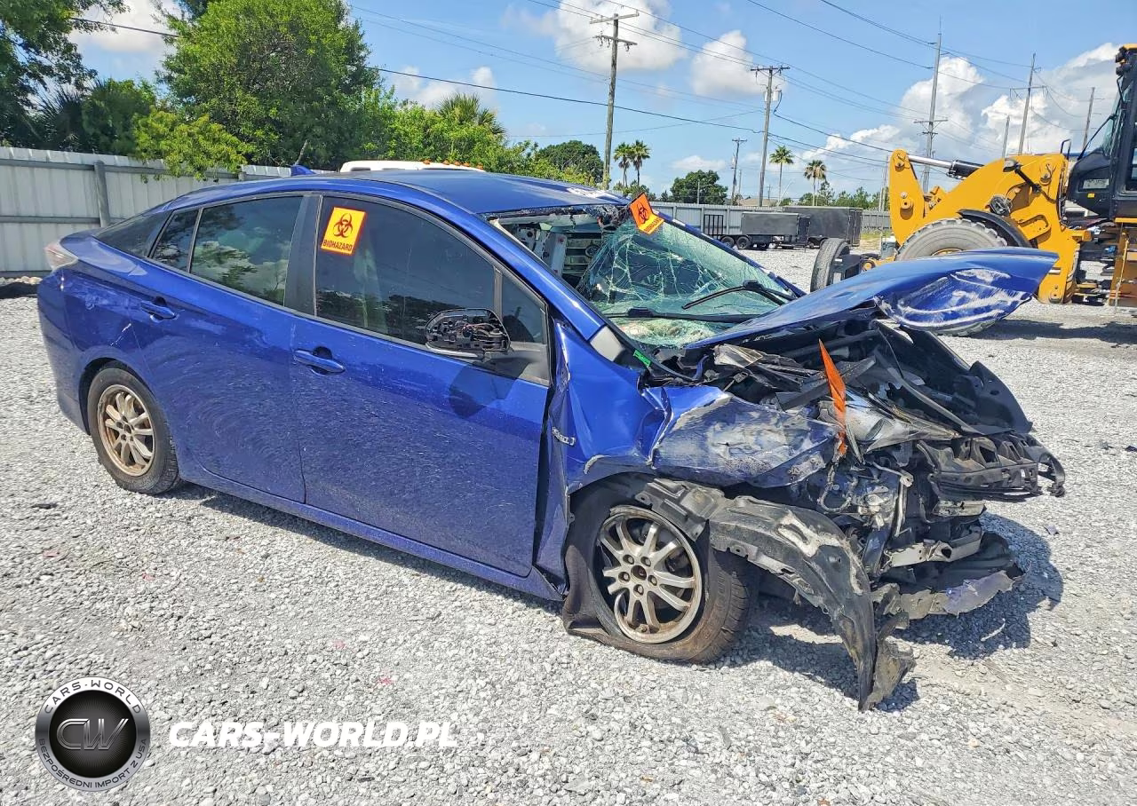 2016 Toyota Prius Two VIN:JTDKBRFUXG3528400 - 4