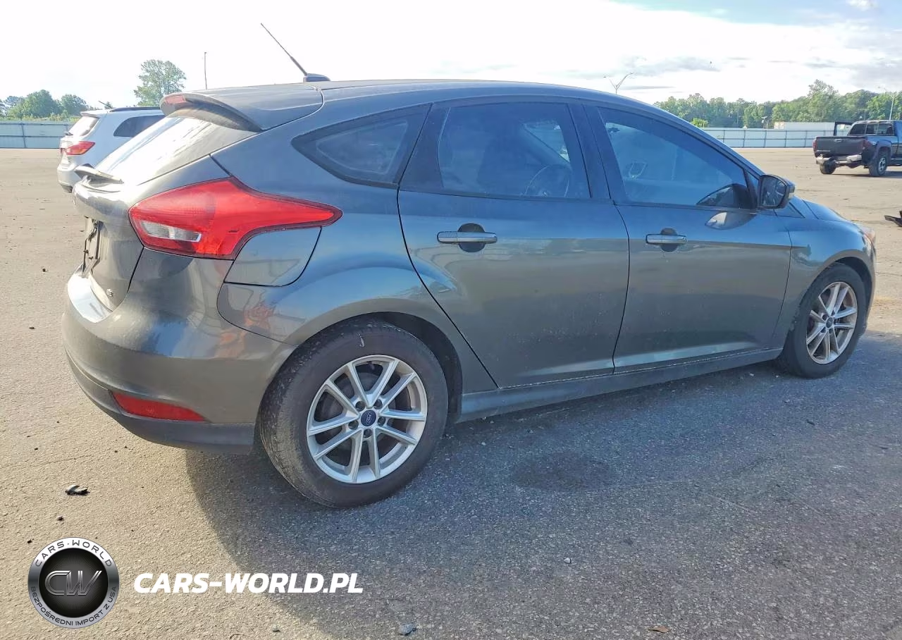 2017 Ford Focus Se VIN:1FADP3K21HL231244 - 3