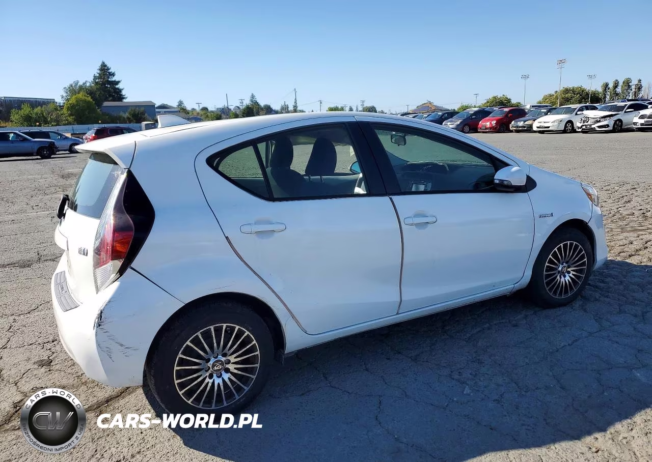2016 Toyota Prius C One VIN:JTDKDTB32G1119520 - 3
