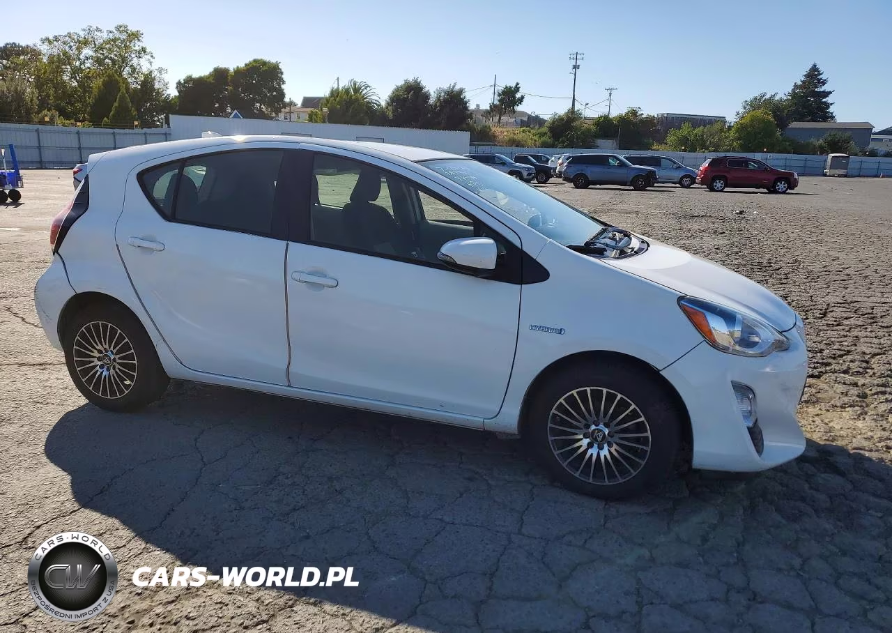 2016 Toyota Prius C One VIN:JTDKDTB32G1119520 - 4