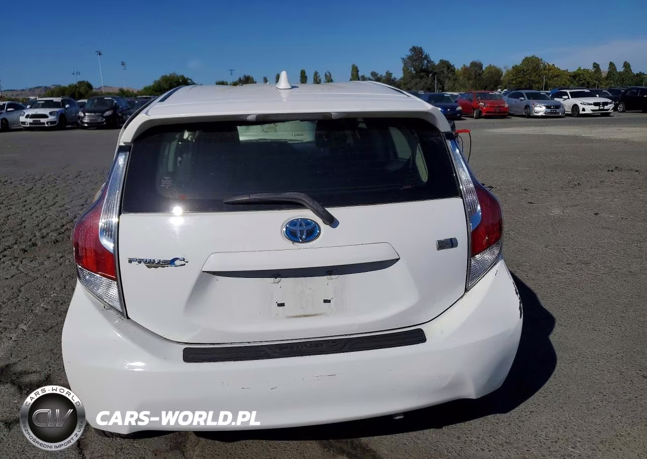 2016 Toyota Prius C One VIN:JTDKDTB32G1119520 - 6