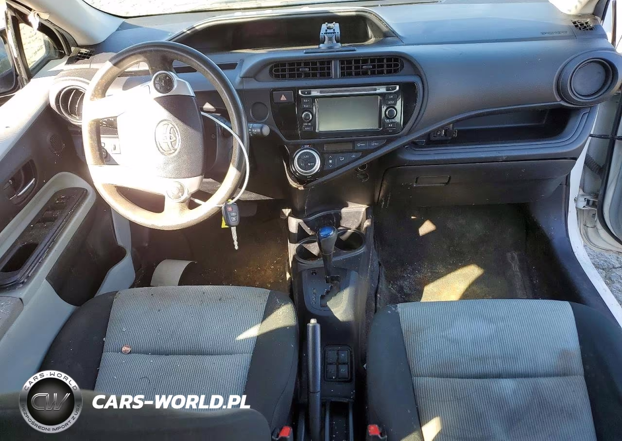 2016 Toyota Prius C One VIN:JTDKDTB32G1119520 - 8