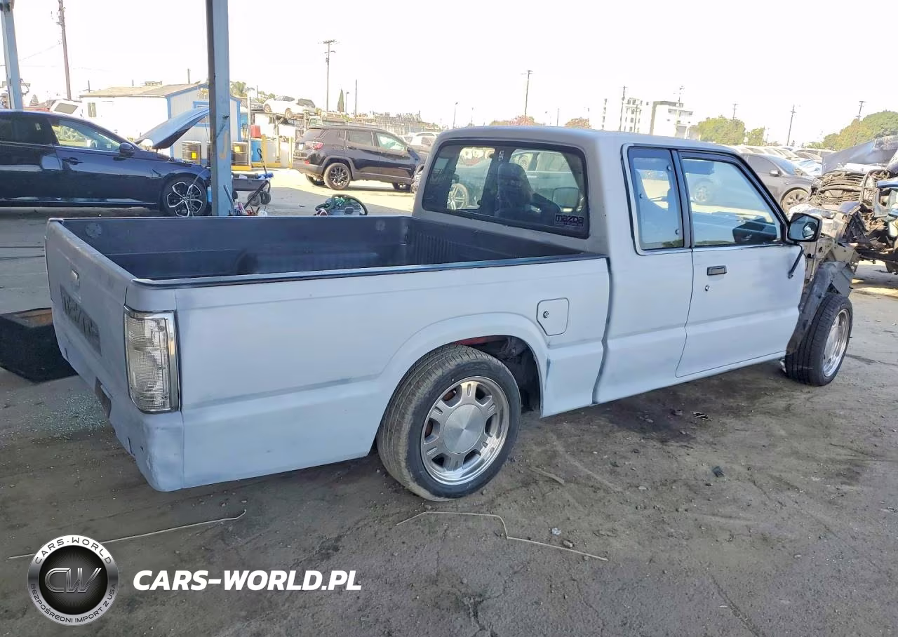 1990 Mazda B2200 Cab Plus VIN:JM2UF323XL0906570 - 3