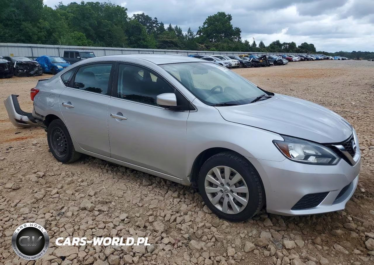 2018 Nissan Sentra S VIN:3N1AB7AP5JY311565 - 4