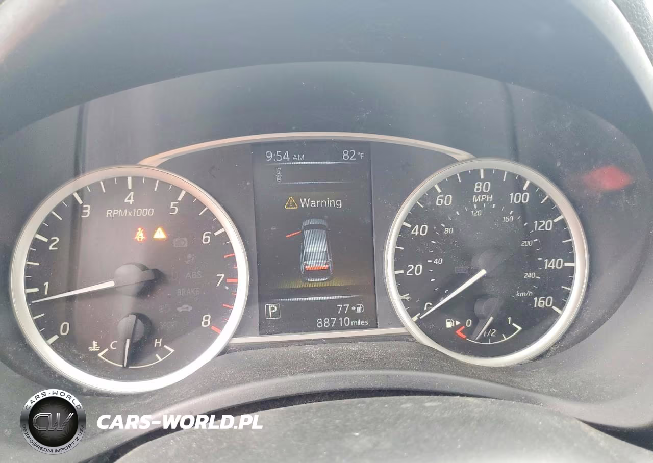 2018 Nissan Sentra S VIN:3N1AB7AP5JY311565 - 9