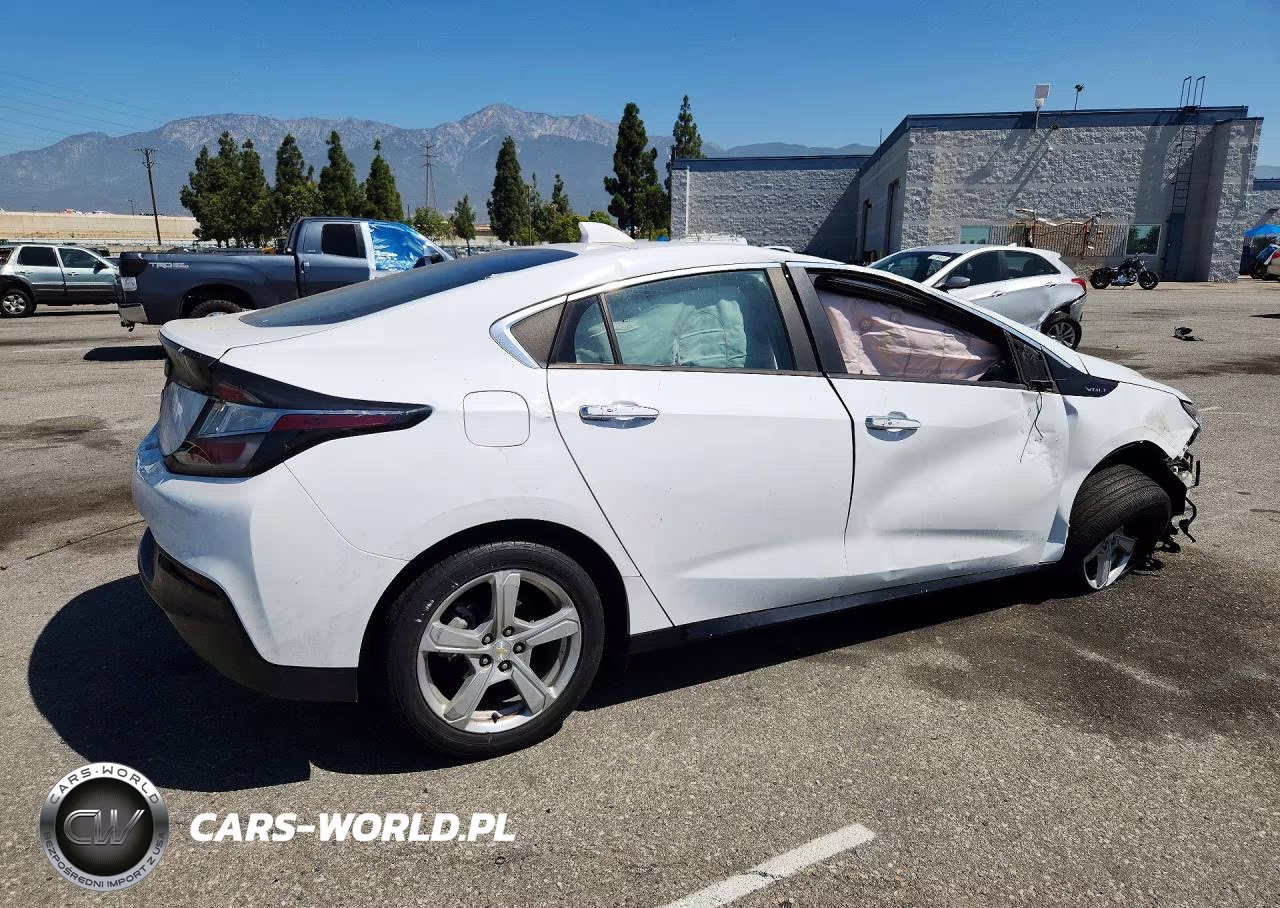 2018 Chevrolet Volt Lt VIN:1G1RC6S57JU152399 - 3