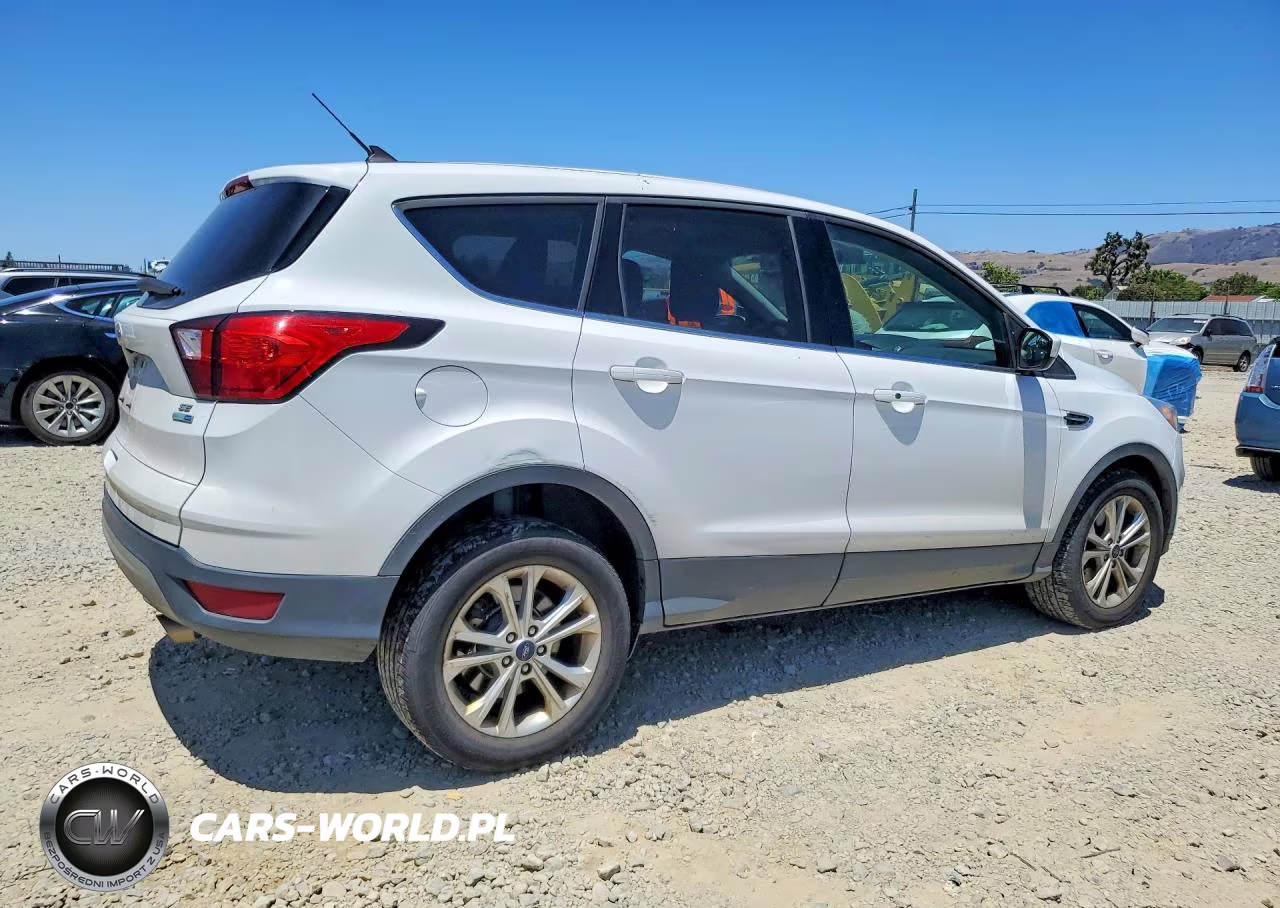2019 Ford Escape Se VIN:1FMCU9G91KUB66237 - 3