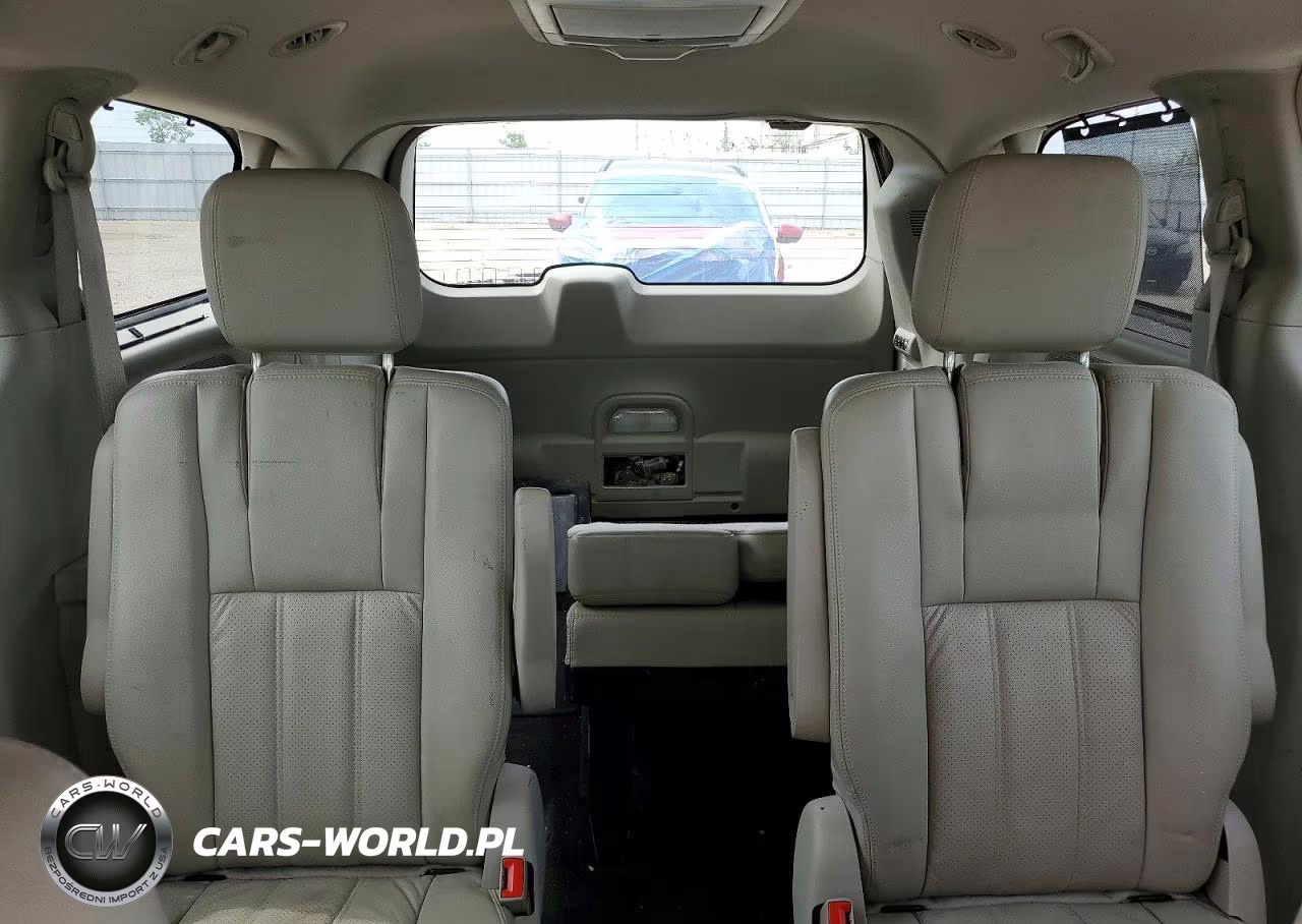 2011 Chrysler Town & Country Touring L VIN:2A4RR8DG4BR676151 - 10